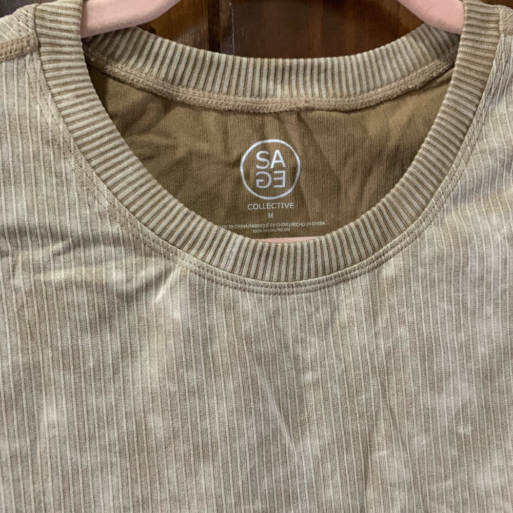 Ribbed Sleeveless Beige Top - Picture 4 of 8
